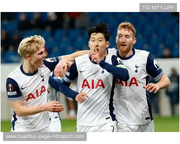 孙兴慜与队友训练打闹画面超可爱