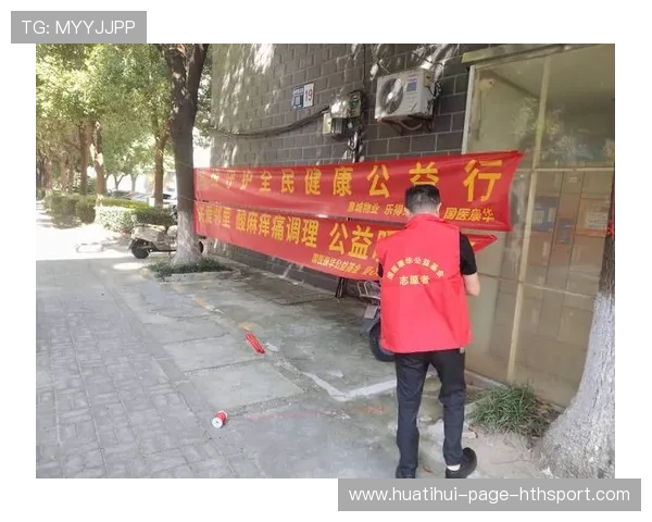 球星夜间与队医讨论恢复策略,敬业态度获广泛好评 球星夜间与队医讨论恢复策略,敬业态度获广泛好评